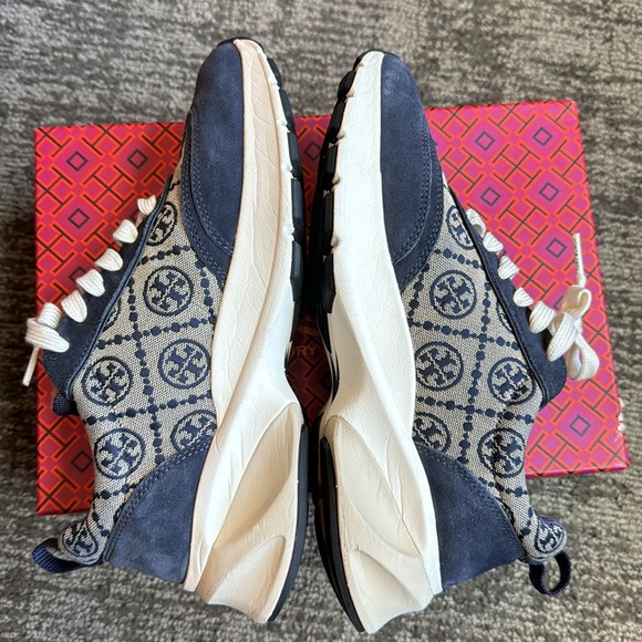 🤩Tory Burch Women's T Monogram Good Luck Trainer Sneakers size #8 like new - Picture 10 of 16
